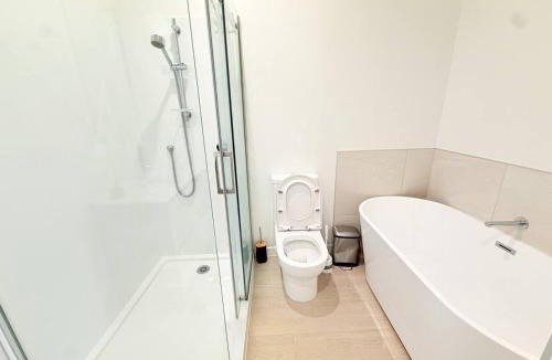 Pakuranga House | Modern Pakuranga Home | 3BR Near Mall & School