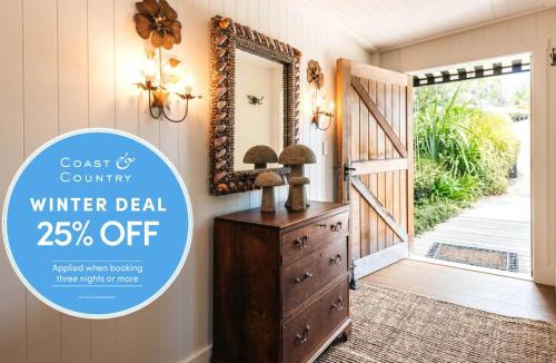 Omiha House | The Winemaker's Cottage - Coast & Country