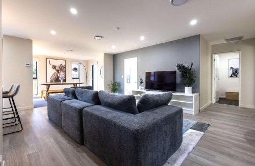 Burnside House | Christchurch Airport Family Home, Sleeps 8, 4 Queen Bedrooms