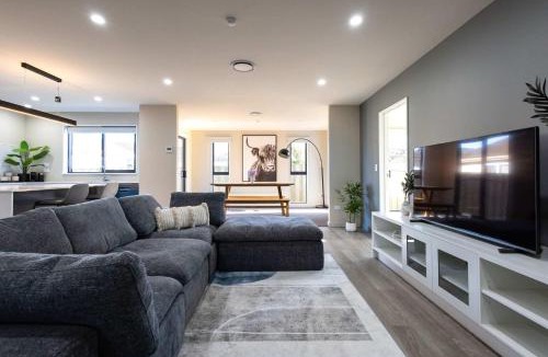 Burnside House | Christchurch Airport Family Home, Sleeps 8, 4 Queen Bedrooms