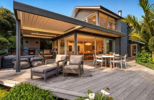 Palm Beach House | Serenity - Stay Waiheke