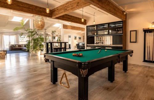 Surfdale Apartment | Lannan Beach House - Waterfront & Spa
