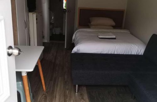 Mount Albert Ski Chalet | 1 Double and 1 Sofa Bed Garden Chalet B