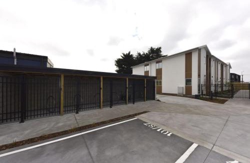 Christchurch Apartment | Seaview 1BR Apartment Marine Parade