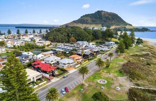 Mount Maunganui Apartment | Beachfront Marine Parade