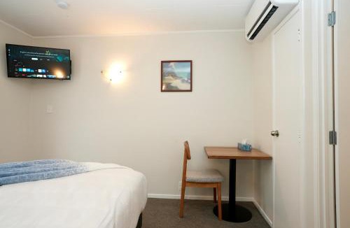 Royal Oak Hotel | Dukes Midway Lodge