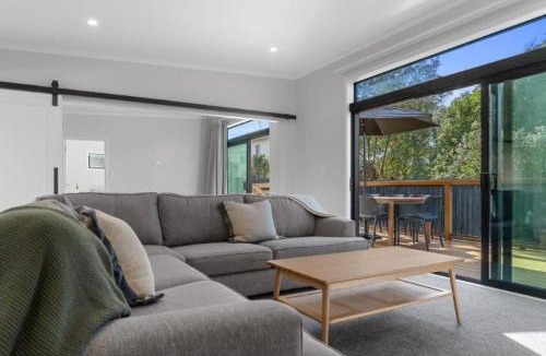 Waihi Beach House | Recline on Leo