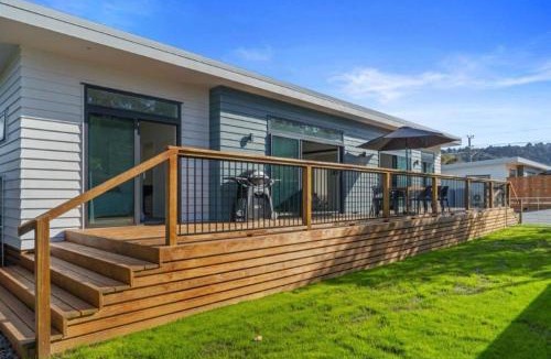 Waihi Beach House | Recline on Leo