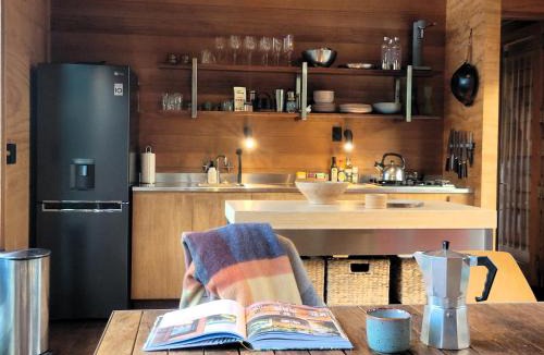 Tryphena House | The Natural Home - Prime Position Medlands Beach