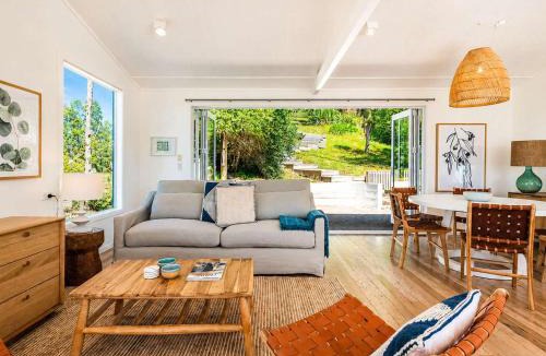 Surfdale House | Bluebelle - Stay Waiheke