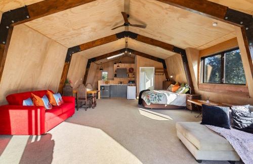 Laingholm House | Roberts Retreat - Auckland Holiday Home