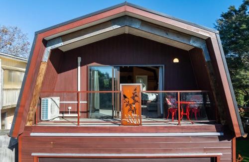 Laingholm House | Roberts Retreat - Auckland Holiday Home
