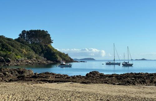 Ostend Bed & Breakfast | Palm Beach Waiheke Tranquil B&B