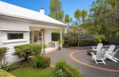 Oneroa House | Island Villa- Stay Waiheke