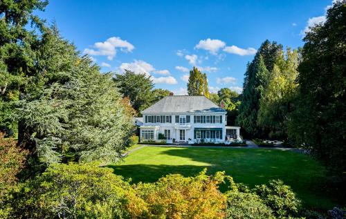 Featherston Bed & Breakfast | Fernside Estate and Gardens