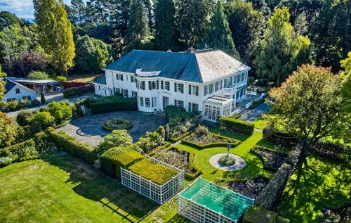 Featherston Bed & Breakfast | Fernside Estate and Gardens