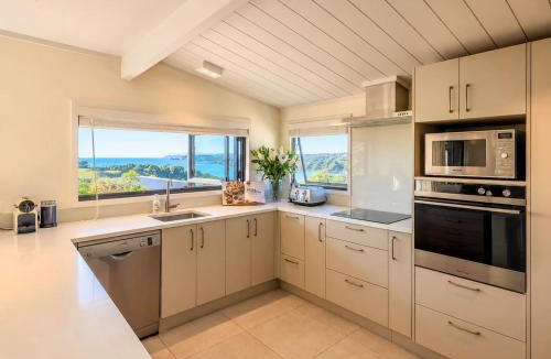 Oneroa House | Headland Views Oneroa