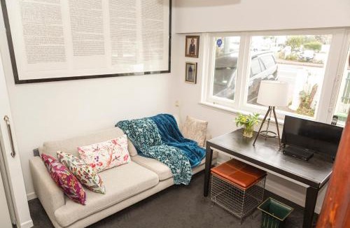 Point Chevalier House | Nyima Tashi Buddhist Centre