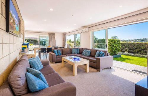 Oneroa House | Bella Seven- Stay Waiheke
