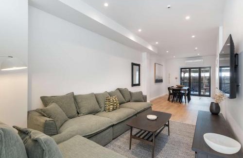Te Aro Apartment | The Primrose Parlor Stylish Heart of the CBD