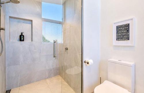 Oneroa House | Oneroa Vines and Views- Stay Waiheke