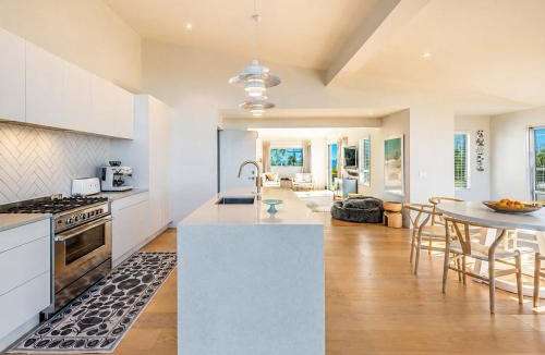 Oneroa House | Oneroa Vines and Views- Stay Waiheke