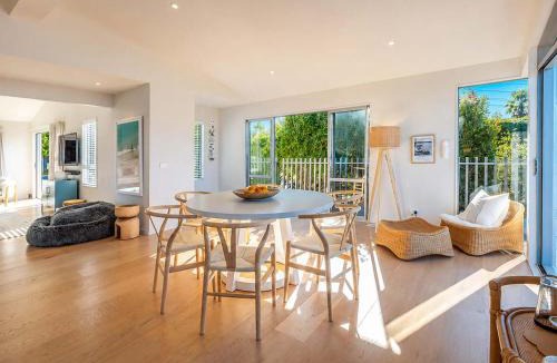Oneroa House | Oneroa Vines and Views- Stay Waiheke