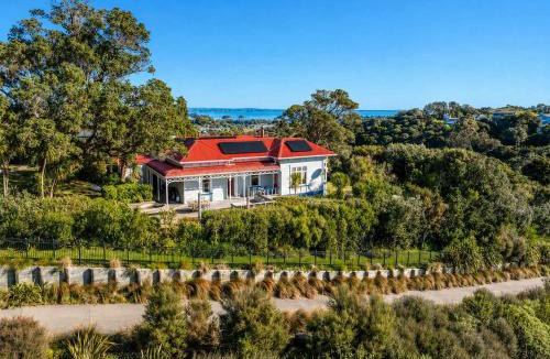 Ostend House | Crescent Villa - Stay Waiheke
