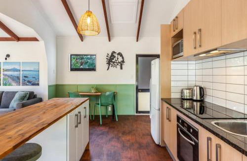 Acacia Bay House | Kereru Garden Cottage