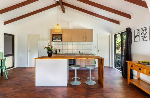 Acacia Bay House | Kereru Garden Cottage