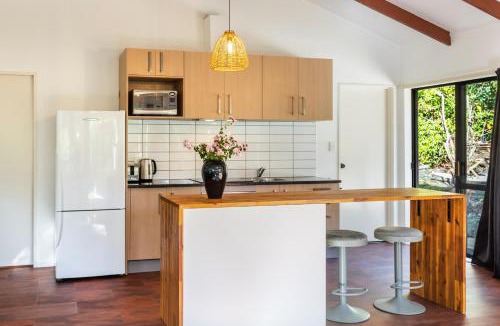 Acacia Bay House | Kereru Garden Cottage