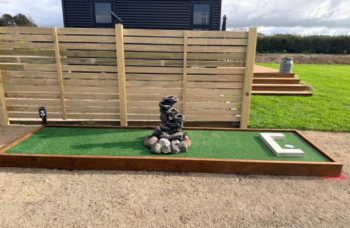 Stratford House | Peachy On Pembroke stunning mountains views with 9 hole Mini Putt