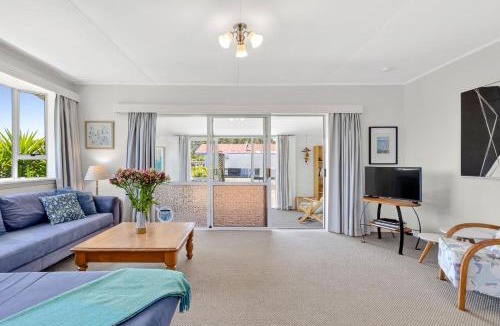 Pohara House | Pohara Beach Family Baches