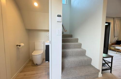 Spreydon House | Brand New Urban Oasis Sleeps 6 with Garage