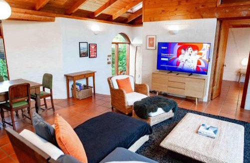 Tairua House | Tairua Earth House Retreat