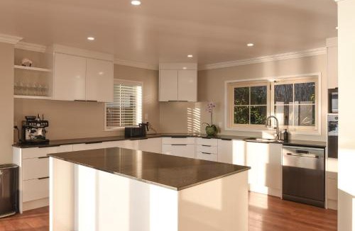 Tikitere House | Lake Edge Rotorua