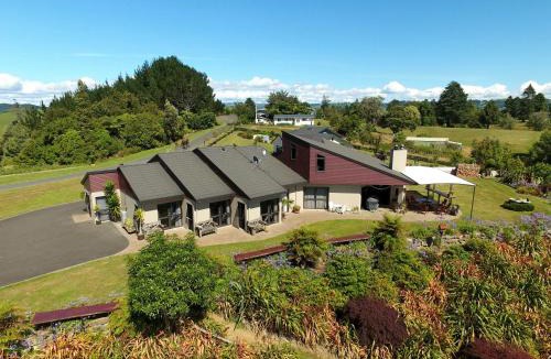 Waitomo Caves Bed & Breakfast | Waitomo Golfstays B&B