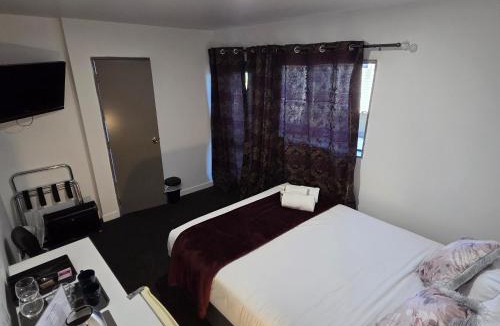 Taupo Hotel | Aurora INN