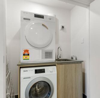 Mangere Bridge Apartment | Modern Apartment Near The Airport