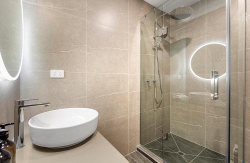 Mangere Bridge Apartment | Modern Apartment Near The Airport