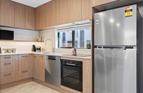 Linwood Apartment | Stylish 2BR Apartment Gated Complex Free Parking