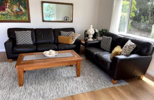 Northcote House | Sea-view home with city ferry and king ensuite