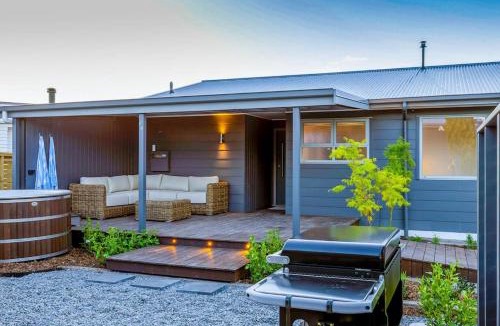 Rainbow Point House | Memories - stunning relaxation near lake with private hot tub