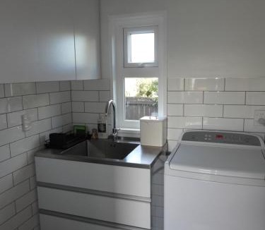 Dunedin Apartment | Stirling St Surf Villa