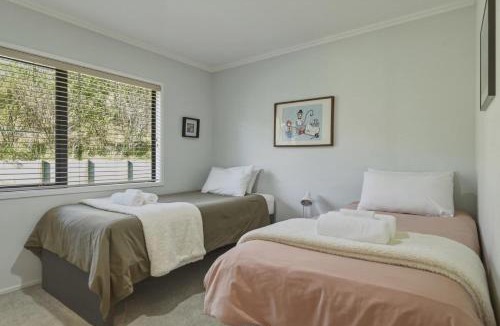Tikitere House | Slice of Paradise - Swimming Pool Spa Pool & Country Views