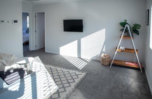 Orewa House | Orewa Coastal Executive Retreat - 5 Beds & 5 Private Baths