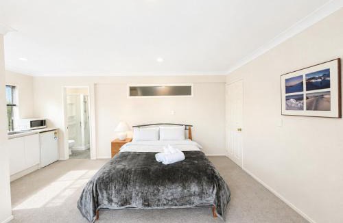 West Harbour House | Sunny Studio in West Harbour & 3 Mins to Waterfront & Secure Parking