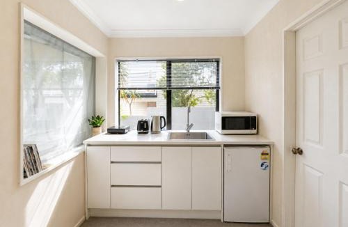 West Harbour House | Sunny Studio in West Harbour & 3 Mins to Waterfront & Secure Parking