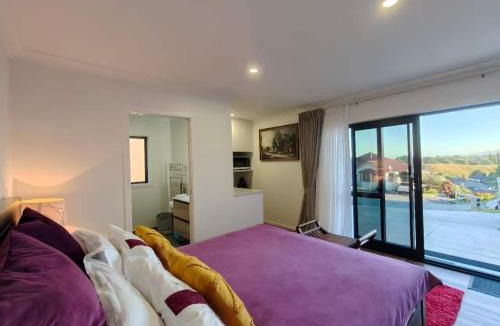 Dinsdale Bed & Breakfast | Private Cozy Sleepout with Free Parking & Self Check-in