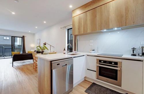 Flat Bush House | Contemporary Flat Bush Oasis - Parking and Air-Con